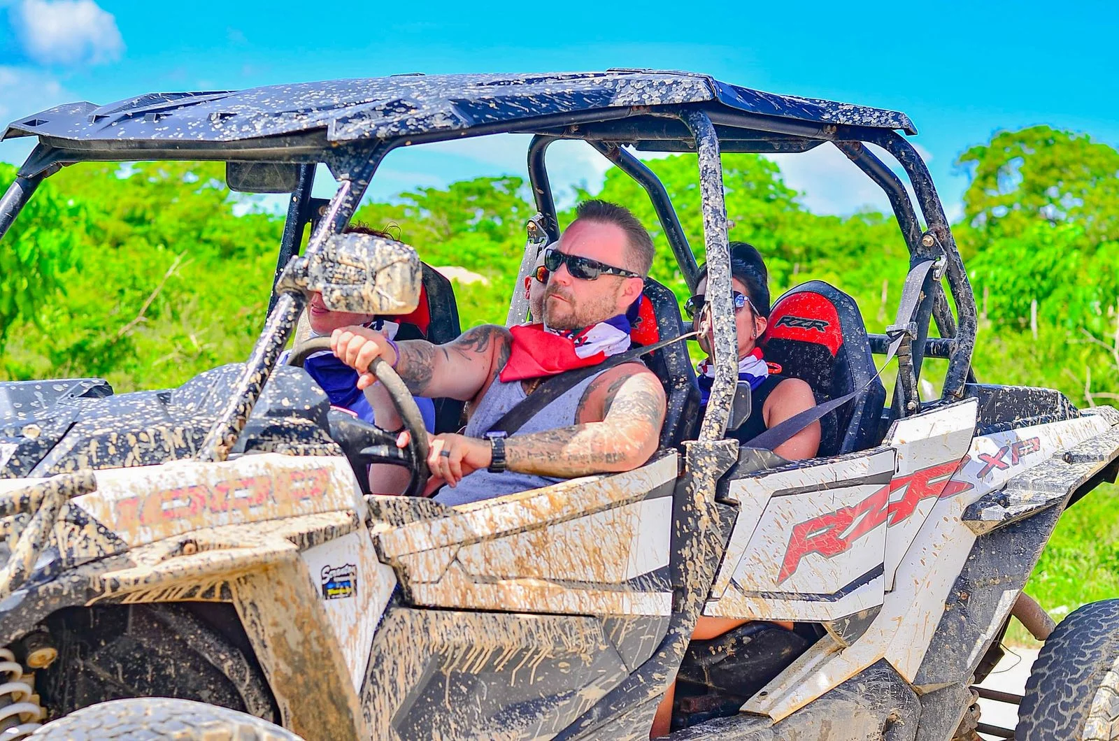 Aventura en buggy en Punta Cana con Playa Macao y cueva